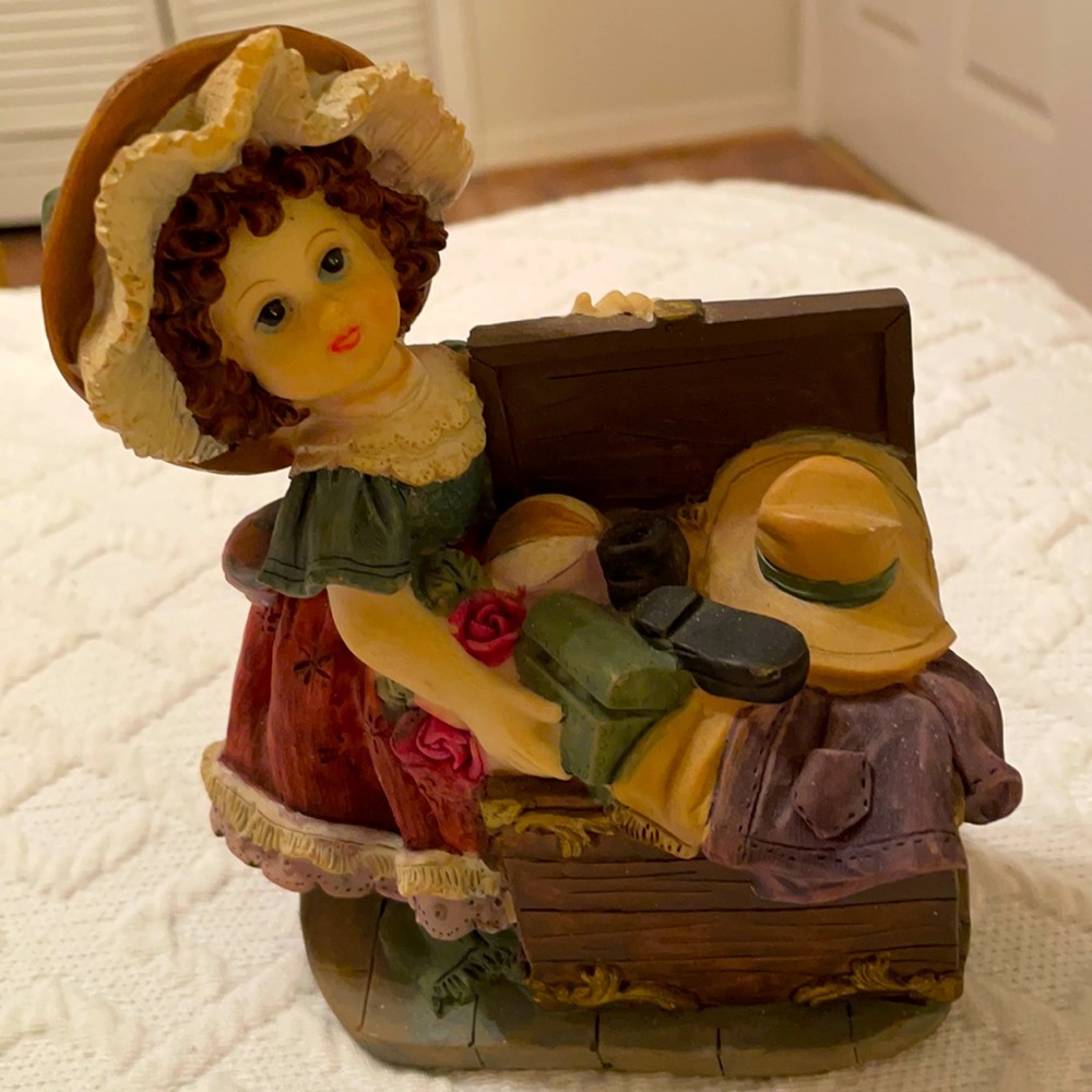 girl with a piggy bank chest!